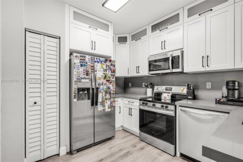 Copropriété à vendre à Doral, Floride: 2 chambres, 104.33 m2 № 2407800 - photo 6