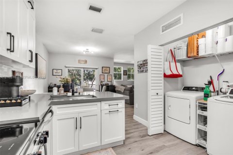 Copropriété à vendre à Doral, Floride: 2 chambres, 104.33 m2 № 2407800 - photo 7