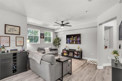 Copropriété à vendre à Doral, Floride: 2 chambres, 104.33 m2 № 2407800 - photo 3