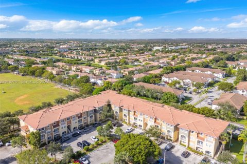 Copropriété à vendre à Doral, Floride: 2 chambres, 104.33 m2 № 2407800 - photo 18