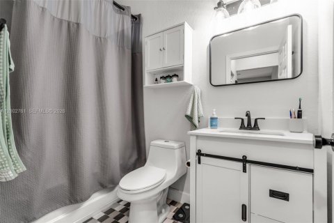 Copropriété à vendre à Doral, Floride: 2 chambres, 104.33 m2 № 2407800 - photo 12
