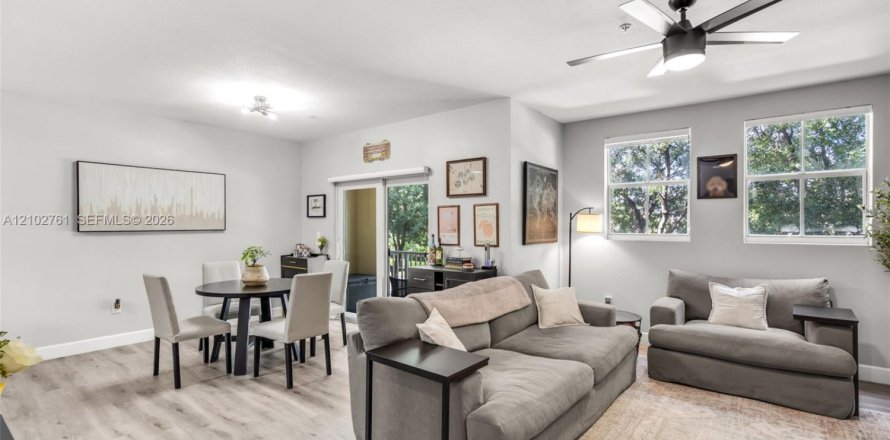 Condo à Doral, Floride, 2 chambres  № 2407800