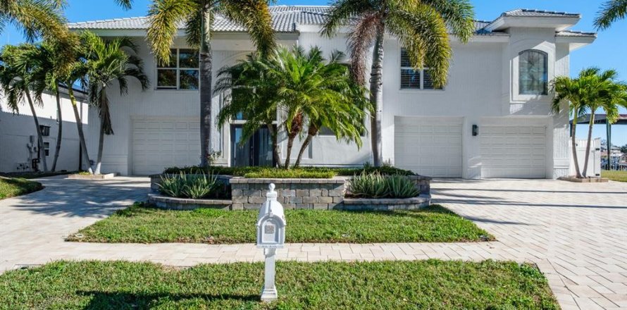 Villa ou maison à Gulfport, Floride 3 chambres, 314.1 m2 № 2125855