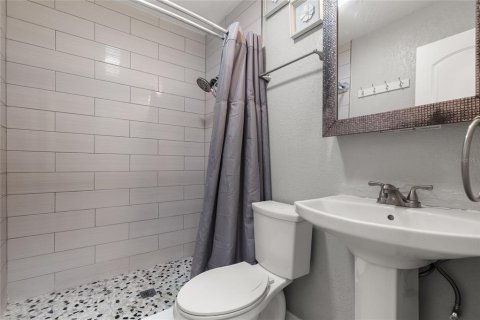 Duplex à vendre à Bradenton, Floride: 5 chambres, 193.33 m2 № 1883299 - photo 21
