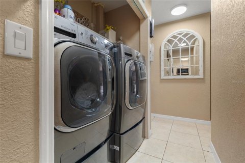 Duplex à vendre à Bradenton, Floride: 5 chambres, 193.33 m2 № 1883299 - photo 10