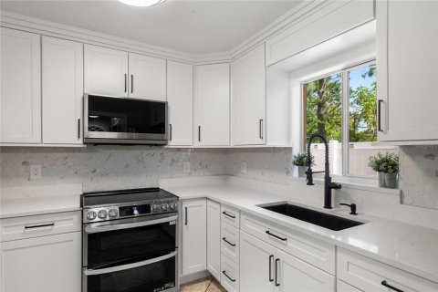 Duplex à vendre à Bradenton, Floride: 5 chambres, 193.33 m2 № 1883299 - photo 8