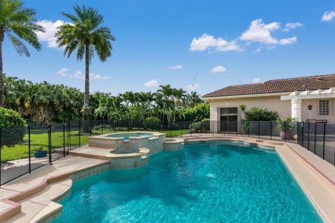 House in Palm Beach Gardens, Florida 4 bedrooms, 477.15 sq.m. № 2244988 - photo 8