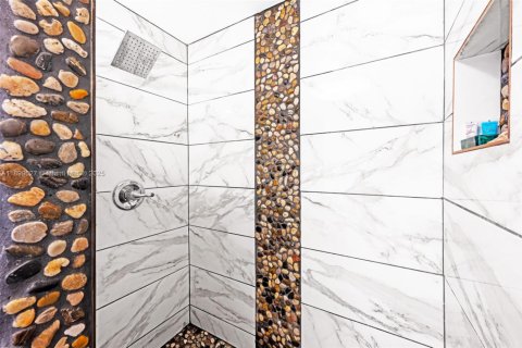 Condominio en alquiler en Surfside, Florida, 2 dormitorios, 94.76 m2 № 2012343 - foto 15