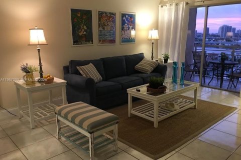 Condominio en alquiler en Sunny Isles Beach, Florida, 1 dormitorio, 64.57 m2 № 2031544 - foto 4