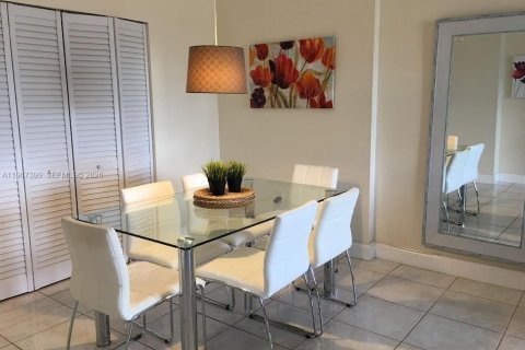 Condominio en alquiler en Sunny Isles Beach, Florida, 1 dormitorio, 64.57 m2 № 2031544 - foto 3