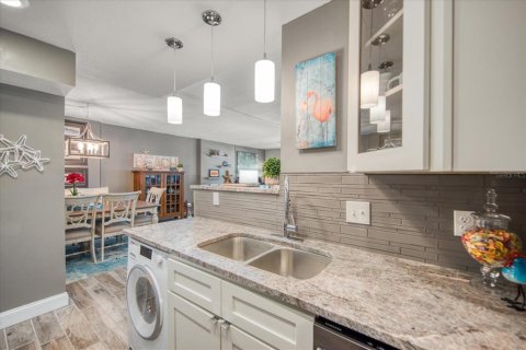 Condominio en venta en Redington Shores, Florida, 2 dormitorios, 99.41 m2 № 1826151 - foto 6