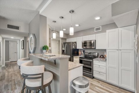Condominio en venta en Redington Shores, Florida, 2 dormitorios, 99.41 m2 № 1826151 - foto 10