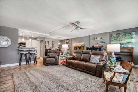 Condominio en venta en Redington Shores, Florida, 2 dormitorios, 99.41 m2 № 1826151 - foto 19