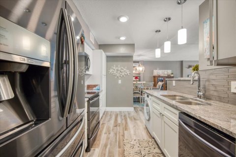 Condominio en venta en Redington Shores, Florida, 2 dormitorios, 99.41 m2 № 1826151 - foto 4