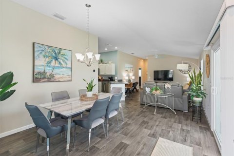 Casa en alquiler en The Villages, Florida, 2 dormitorios, 110 m2 № 1832205 - foto 5