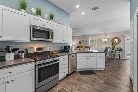 Casa en alquiler en The Villages, Florida, 2 dormitorios, 110 m2 № 1832205 - foto 11