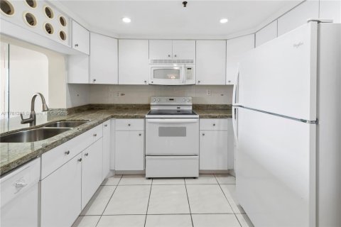 Condominio en venta en Miami Beach, Florida, 1 dormitorio, 78.78 m2 № 2036765 - foto 10