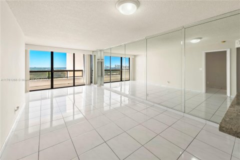Condominio en venta en Miami Beach, Florida, 1 dormitorio, 78.78 m2 № 2036765 - foto 9