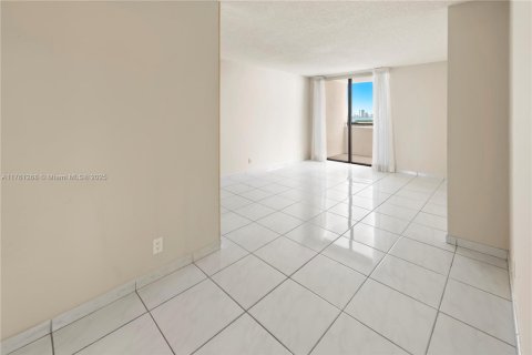 Condominio en venta en Miami Beach, Florida, 1 dormitorio, 78.78 m2 № 2036765 - foto 13
