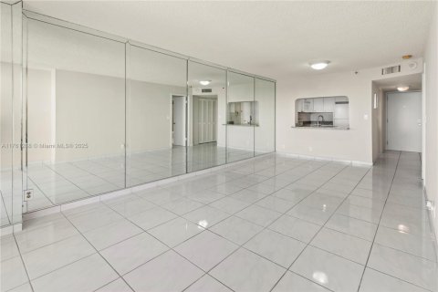 Condominio en venta en Miami Beach, Florida, 1 dormitorio, 78.78 m2 № 2036765 - foto 7