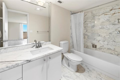 Condominio en venta en Miami Beach, Florida, 1 dormitorio, 78.78 m2 № 2036765 - foto 17