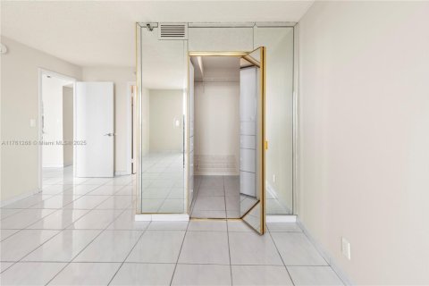 Condominio en venta en Miami Beach, Florida, 1 dormitorio, 78.78 m2 № 2036765 - foto 16