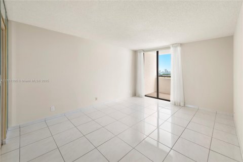 Condominio en venta en Miami Beach, Florida, 1 dormitorio, 78.78 m2 № 2036765 - foto 12
