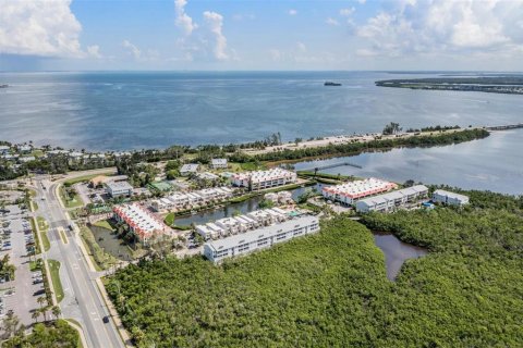 Condo in Holmes Beach, Florida, 2 bedrooms  № 1901193 - photo 1