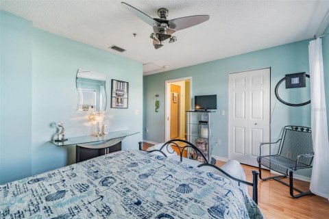 Condo in Holmes Beach, Florida, 2 bedrooms  № 1901193 - photo 17