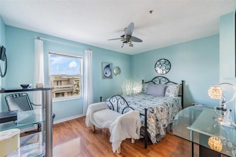 Condo in Holmes Beach, Florida, 2 bedrooms  № 1901193 - photo 16
