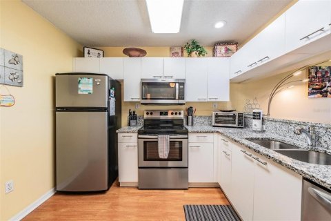 Condo in Holmes Beach, Florida, 2 bedrooms  № 1901193 - photo 15