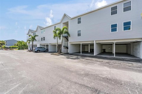 Condo in Holmes Beach, Florida, 2 bedrooms  № 1901193 - photo 25