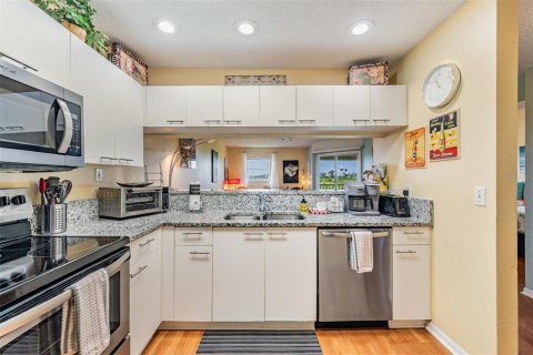 Condo in Holmes Beach, Florida, 2 bedrooms  № 1901193 - photo 14