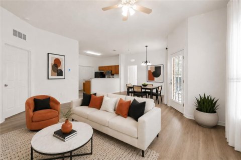 Condo in DeLand, Florida, 2 bedrooms  № 2209269 - photo 7