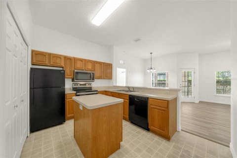 Condo in DeLand, Florida, 2 bedrooms  № 2209269 - photo 28