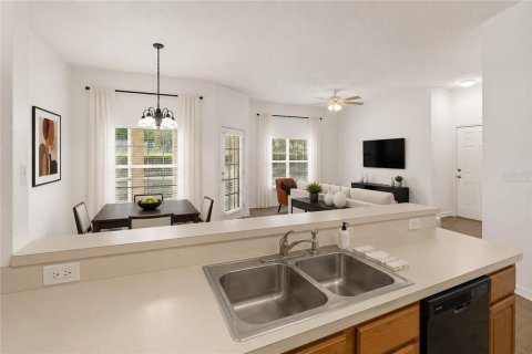 Condo in DeLand, Florida, 2 bedrooms  № 2209269 - photo 12