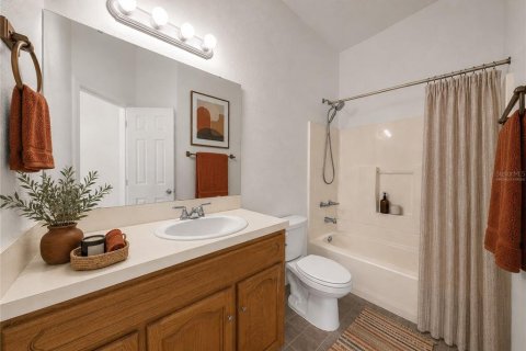 Condo in DeLand, Florida, 2 bedrooms  № 2209269 - photo 16