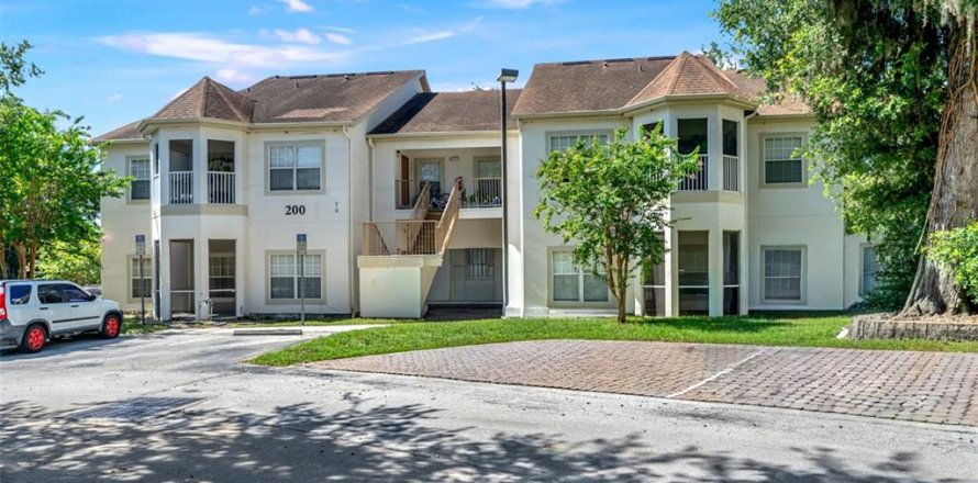 Condo in DeLand, Florida, 2 bedrooms  № 2209269