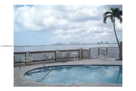Condominio en venta en North Bay Village, Florida, 1 dormitorio, 74.79 m2 № 1998649 - foto 10