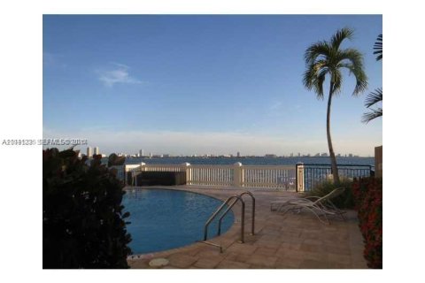 Condominio en venta en North Bay Village, Florida, 1 dormitorio, 74.79 m2 № 1998649 - foto 12