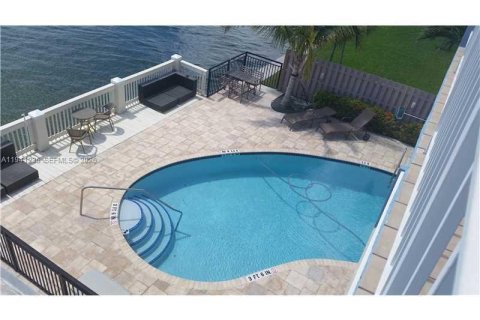 Condominio en venta en North Bay Village, Florida, 1 dormitorio, 74.79 m2 № 1998649 - foto 3