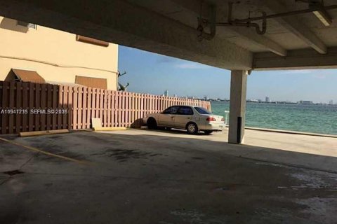 Condominio en North Bay Village, Florida, 1 dormitorio  № 1998649