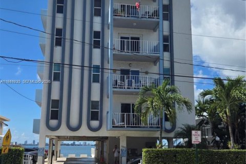 Condominio en venta en North Bay Village, Florida, 1 dormitorio, 74.79 m2 № 1998649 - foto 4