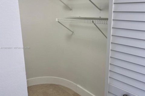 Condominio en alquiler en Hialeah, Florida, 2 dormitorios, 90.67 m2 № 2055824 - foto 14