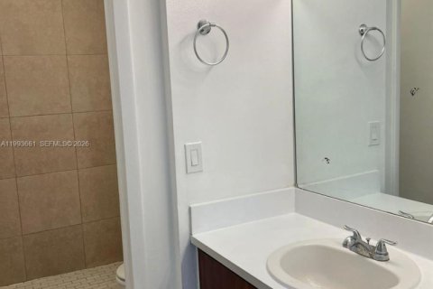 Condominio en alquiler en Hialeah, Florida, 2 dormitorios, 90.67 m2 № 2055824 - foto 16