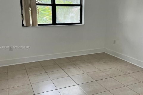 Condominio en alquiler en Hialeah, Florida, 2 dormitorios, 90.67 m2 № 2055824 - foto 11