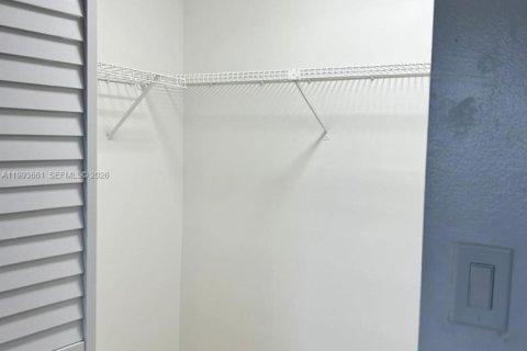 Condominio en alquiler en Hialeah, Florida, 2 dormitorios, 90.67 m2 № 2055824 - foto 13