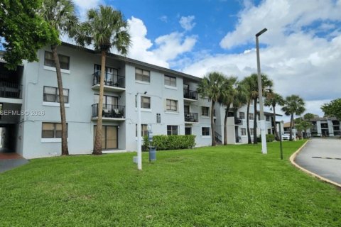 Condominio en Hialeah, Florida, 2 dormitorios  № 2055824