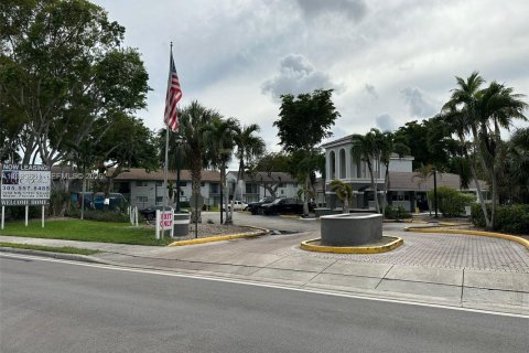 Condominio en alquiler en Hialeah, Florida, 2 dormitorios, 90.67 m2 № 2055824 - foto 3