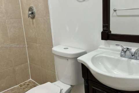 Condominio en alquiler en Hialeah, Florida, 2 dormitorios, 90.67 m2 № 2055824 - foto 17